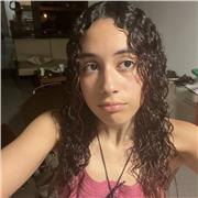 Entusiasta, empatica, trabajadora, social, constante, divertida, versátil y alegre